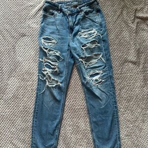 American Eagle Women’s Distressed Jeans- Size 4